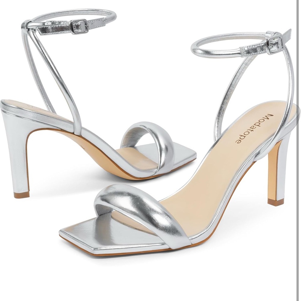 Woman’s Shiny Silver Strappy Heels NEW